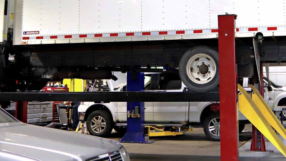 semi truck repair shop